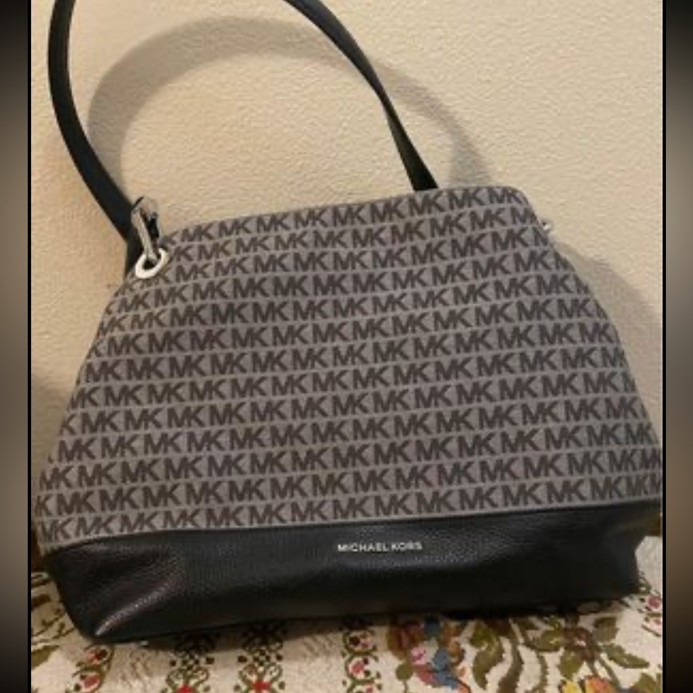 Michael Kors Raven